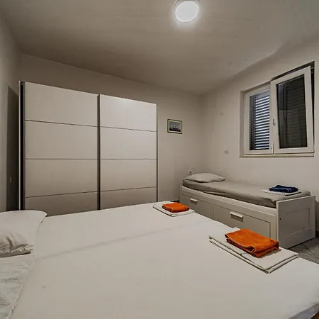 With Parking Space Trpanj, Peljesac - 24922 Apartament